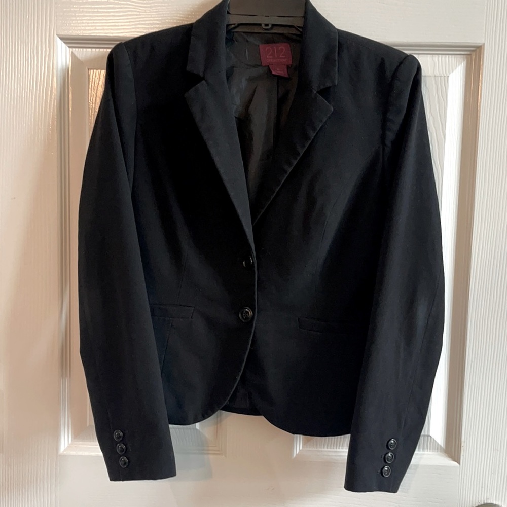 Women’s Black Blazer| Size 6 | Perfect for business attire!